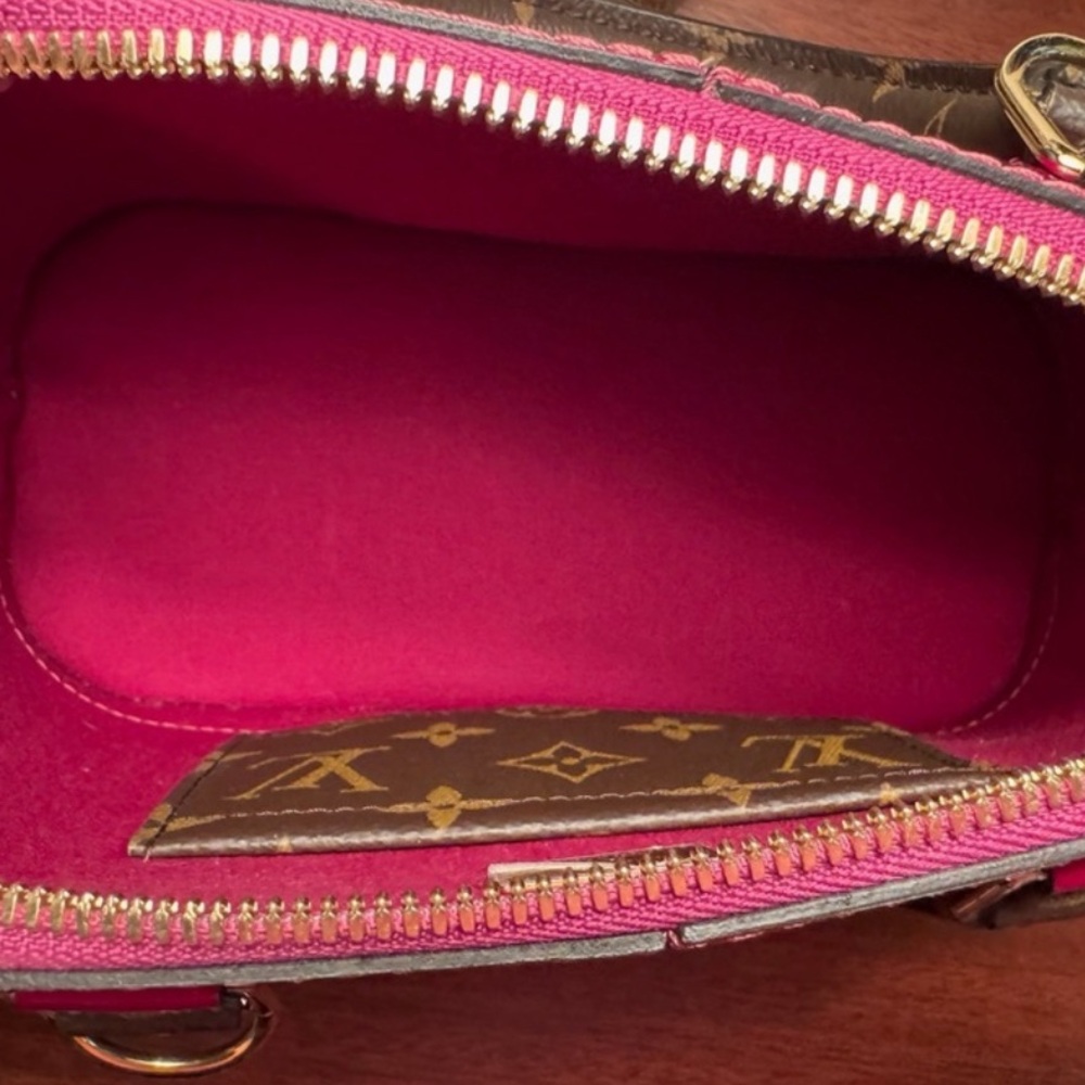 Louis Vuitton 2018 Vernis Miroir Alma BB satchel; Like New! - Picture 10 of 13